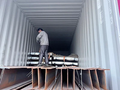 لوڈنگ اور ڈیلیوری--- H سیکشن سٹیل اور روف شیٹ سینیگال کے لیے